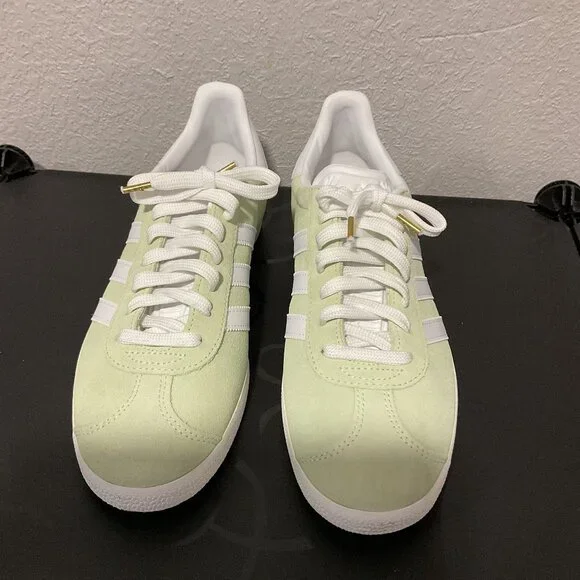 NWOB Adidas Gazelle sneakers 9.5 - Picture 3 of 6